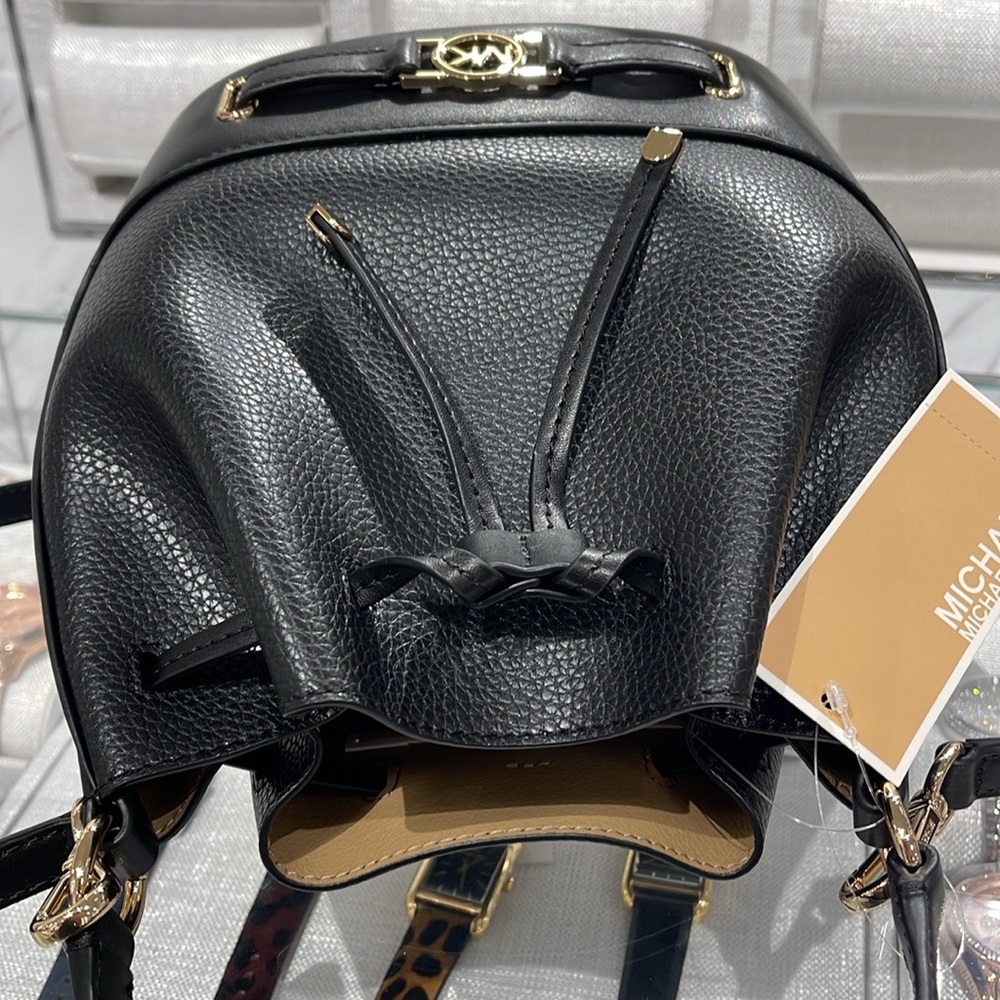 MICHAEL KORS 
Reed Medium Pebbled Leather Bucket Bag Satchel Crossbody
Black
NWT - Picture 4 of 16
